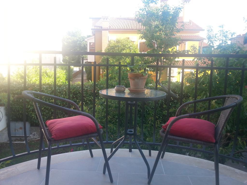 Apartment Bozac Ровин Екстериор снимка