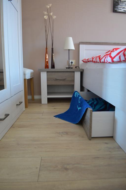 Apartment Bozac Ровин Екстериор снимка