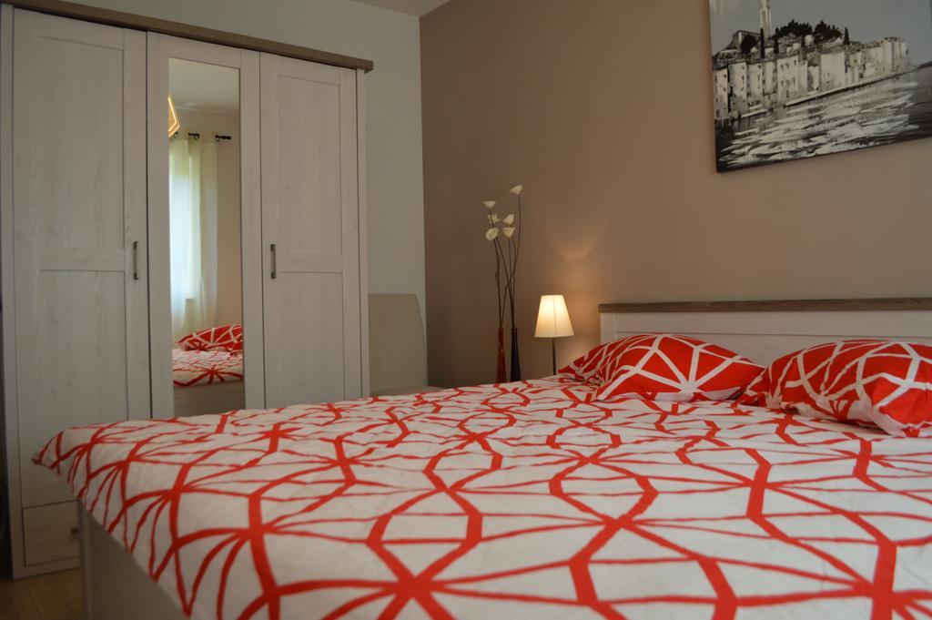 Apartment Bozac Ровин Екстериор снимка