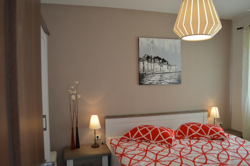 Apartment Bozac Ровин Екстериор снимка
