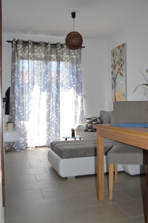 Apartment Bozac Ровин Екстериор снимка