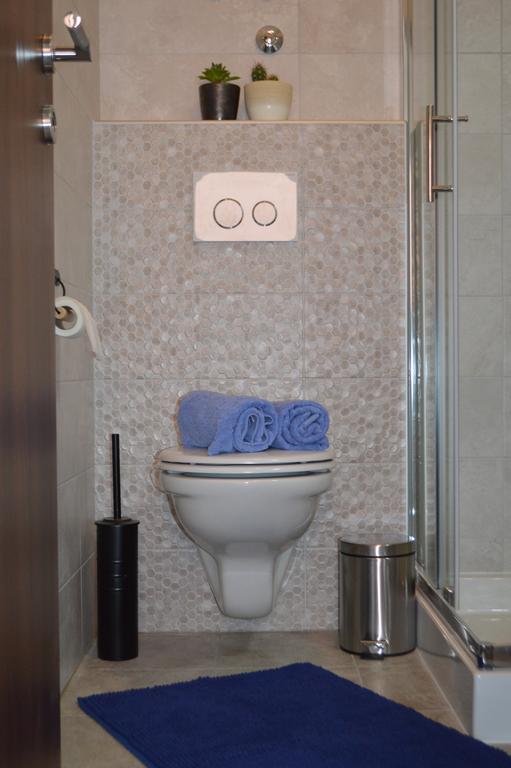 Apartment Bozac Ровин Екстериор снимка