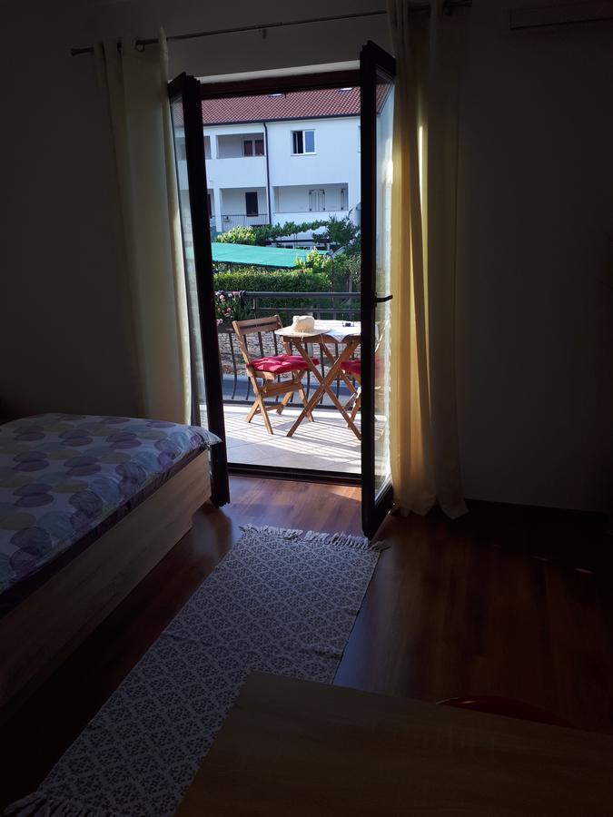 Apartment Bozac Ровин Екстериор снимка
