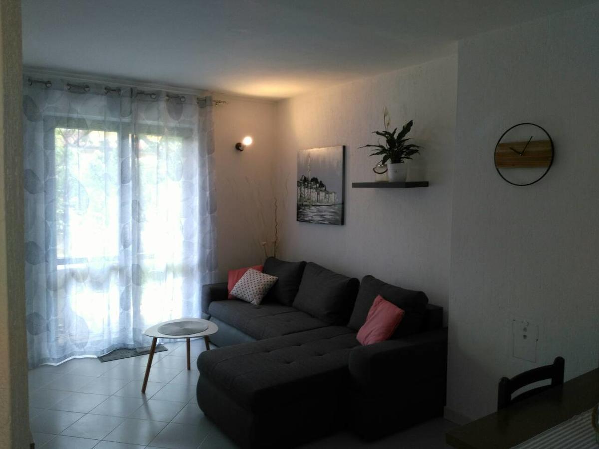 Apartment Bozac Ровин Екстериор снимка
