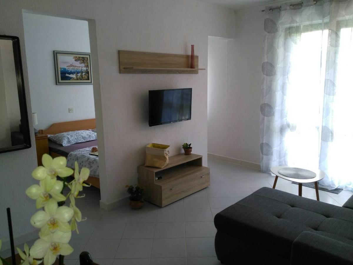 Apartment Bozac Ровин Екстериор снимка